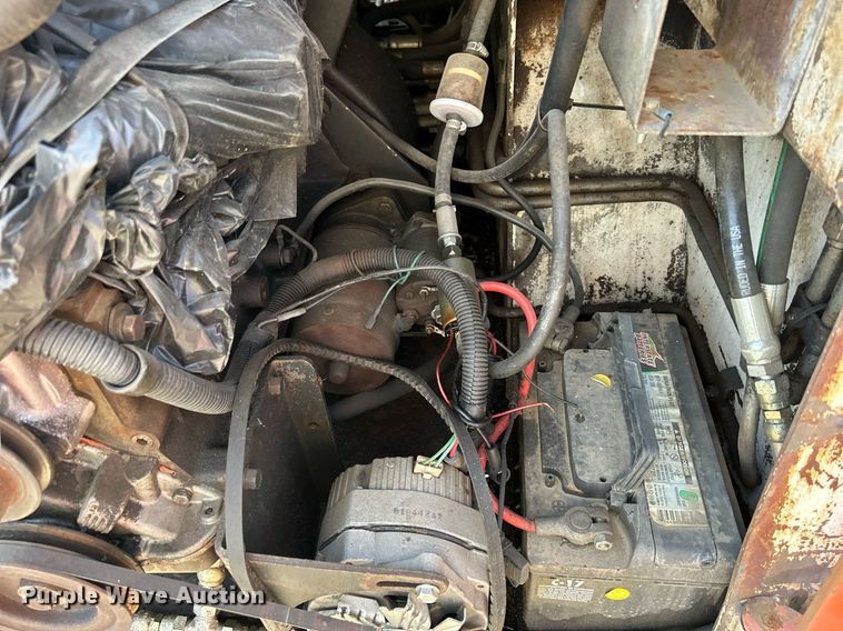 image for item MO9080 1981 Bobcat 642  skid steer loader