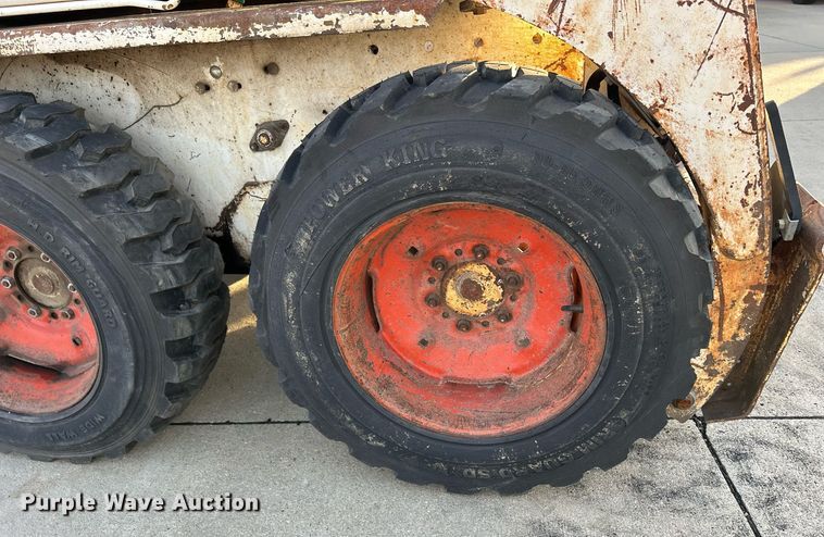 image for item MO9080 1981 Bobcat 642  skid steer loader