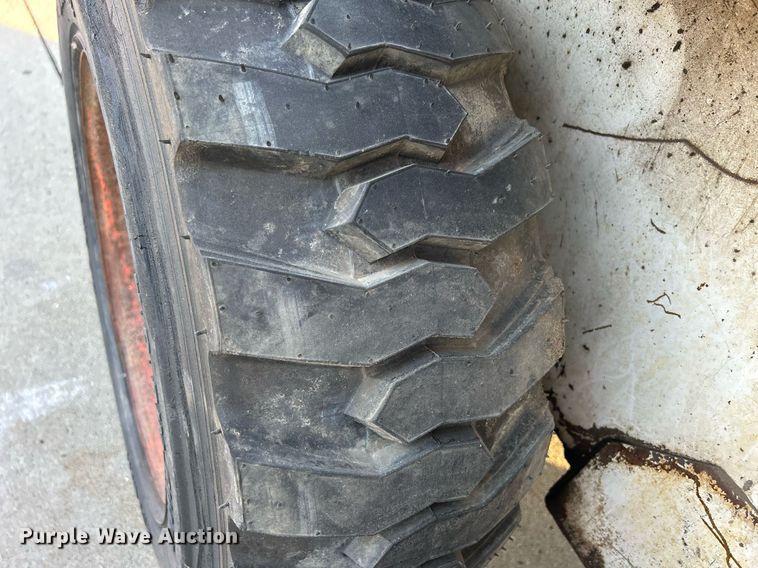 image for item MO9080 1981 Bobcat 642  skid steer loader