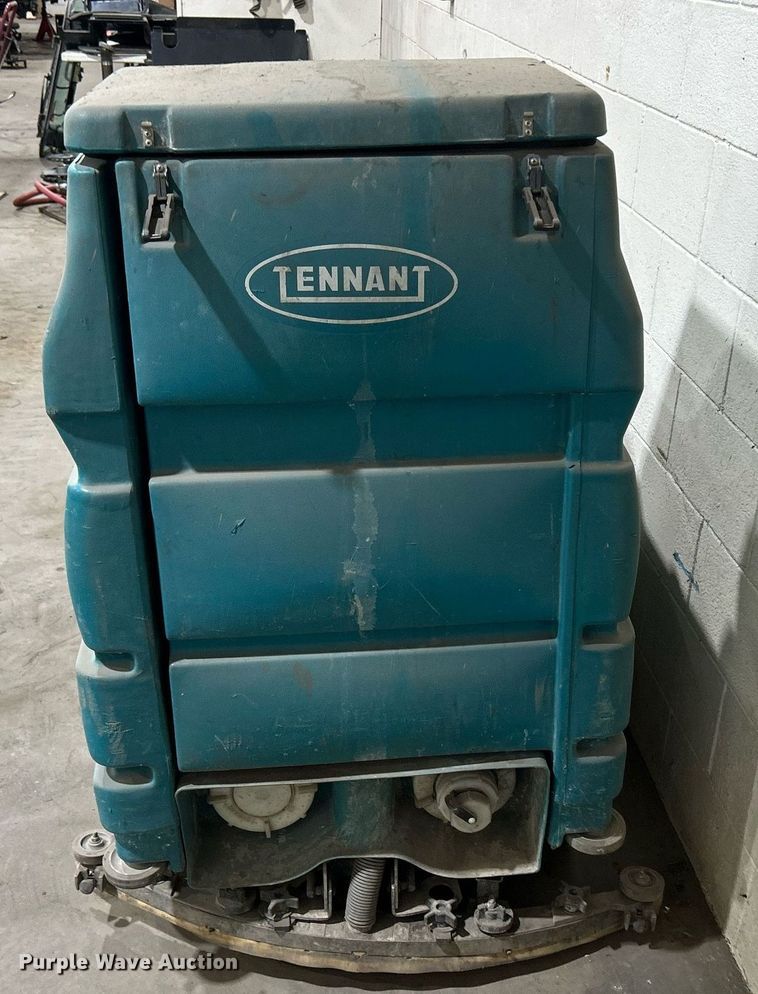 image for item MO9081 Tennant 7100  floor scrubber