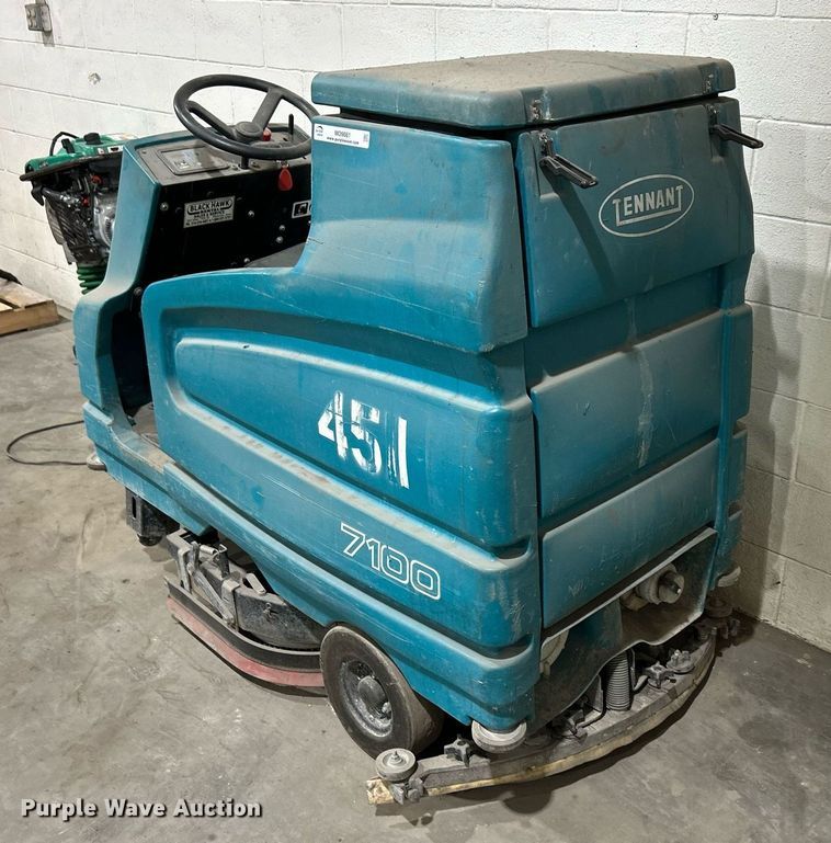 image for item MO9081 Tennant 7100  floor scrubber