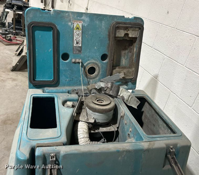 image for item MO9081 Tennant 7100  floor scrubber