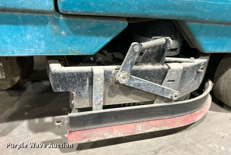 image for item MO9081 Tennant 7100  floor scrubber