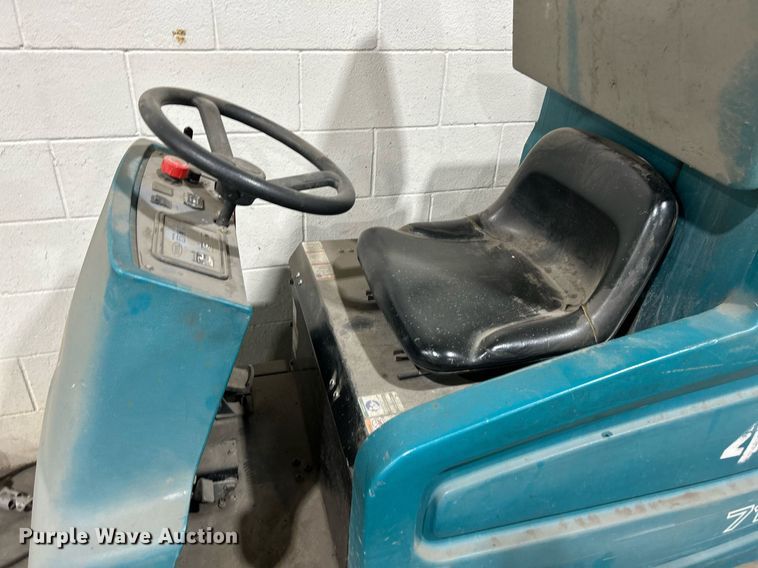 image for item MO9081 Tennant 7100  floor scrubber