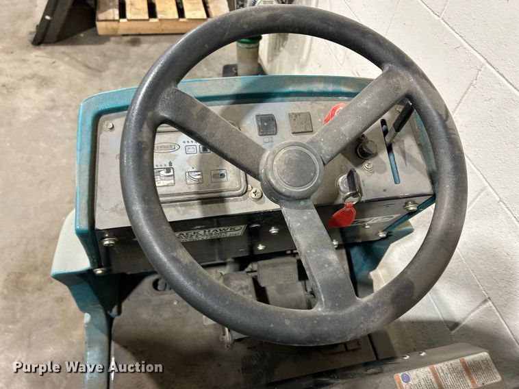 image for item MO9081 Tennant 7100  floor scrubber