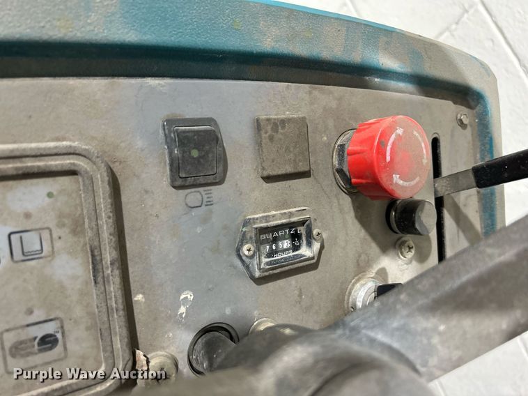 image for item MO9081 Tennant 7100  floor scrubber