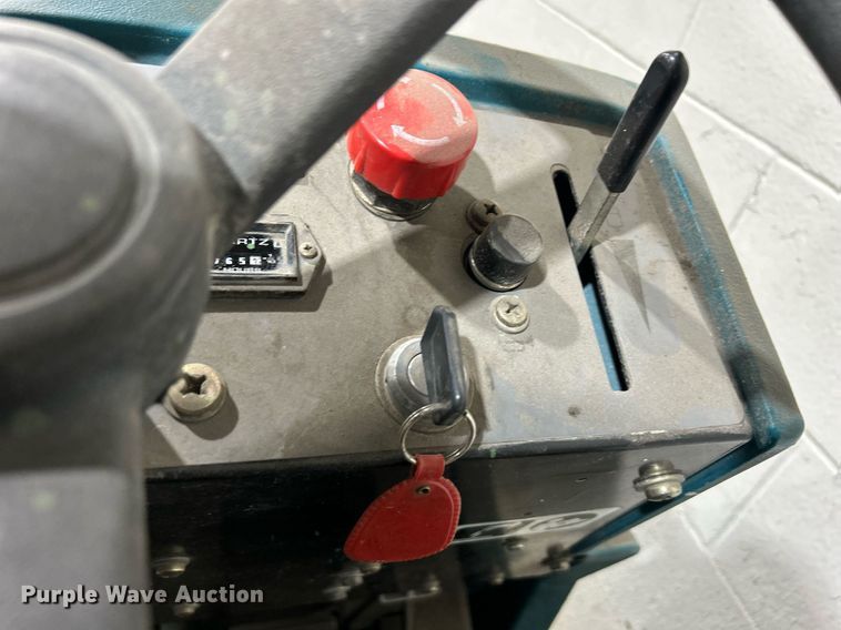 image for item MO9081 Tennant 7100  floor scrubber