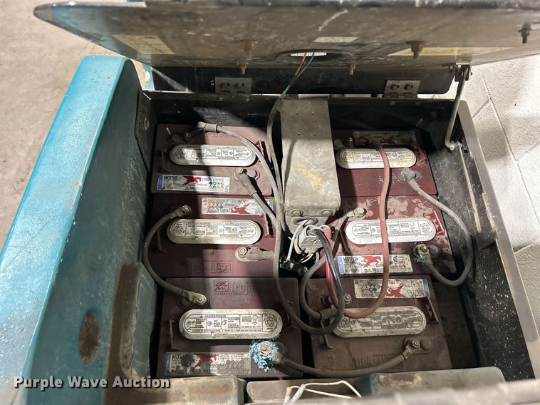 image for item MO9081 Tennant 7100  floor scrubber