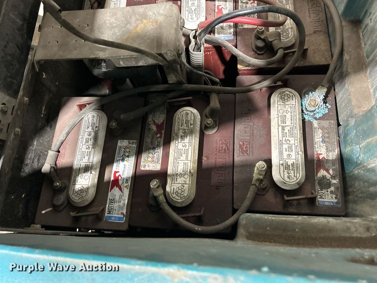 image for item MO9081 Tennant 7100  floor scrubber