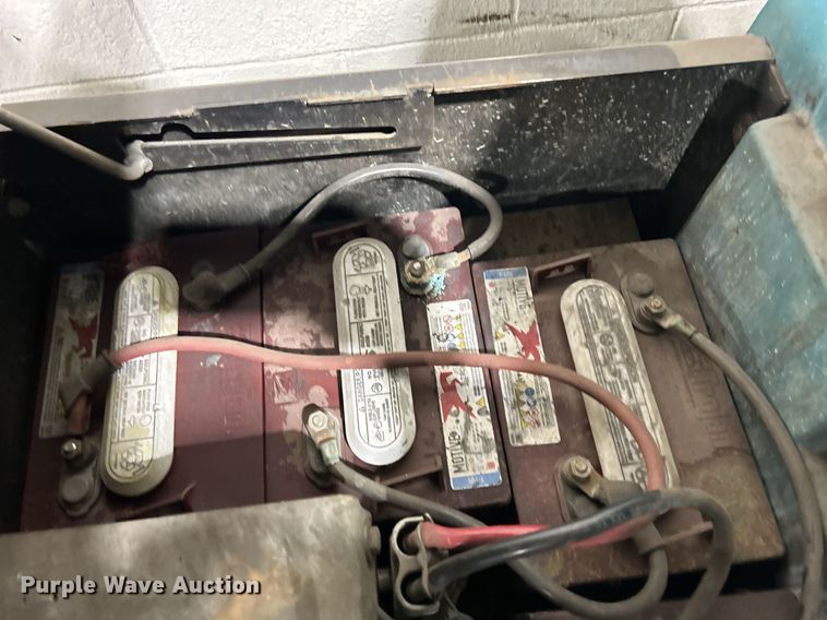 image for item MO9081 Tennant 7100  floor scrubber