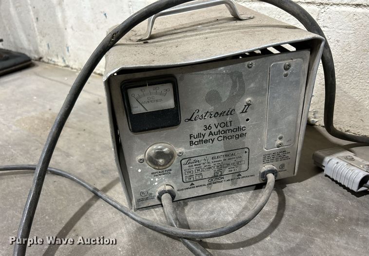 image for item MO9081 Tennant 7100  floor scrubber