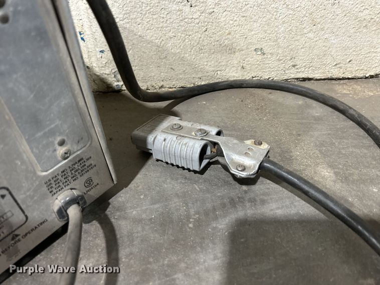 image for item MO9081 Tennant 7100  floor scrubber