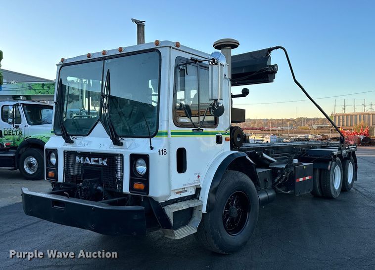 image for item NL9134 1996 Mack MR688S  roll-off container truck