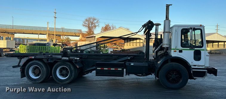 image for item NL9134 1996 Mack MR688S  roll-off container truck