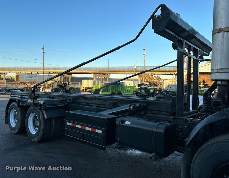 image for item NL9134 1996 Mack MR688S  roll-off container truck