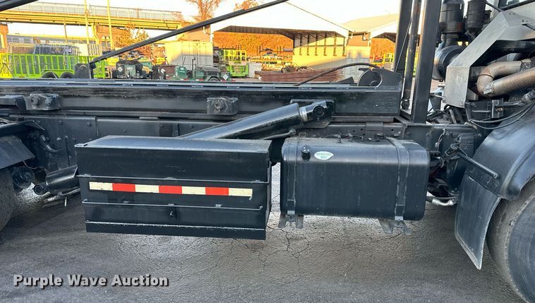 image for item NL9134 1996 Mack MR688S  roll-off container truck