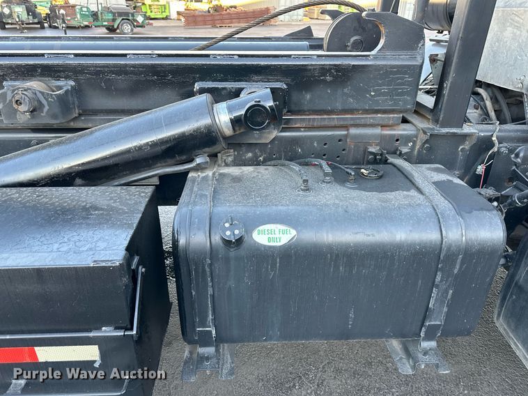 image for item NL9134 1996 Mack MR688S  roll-off container truck