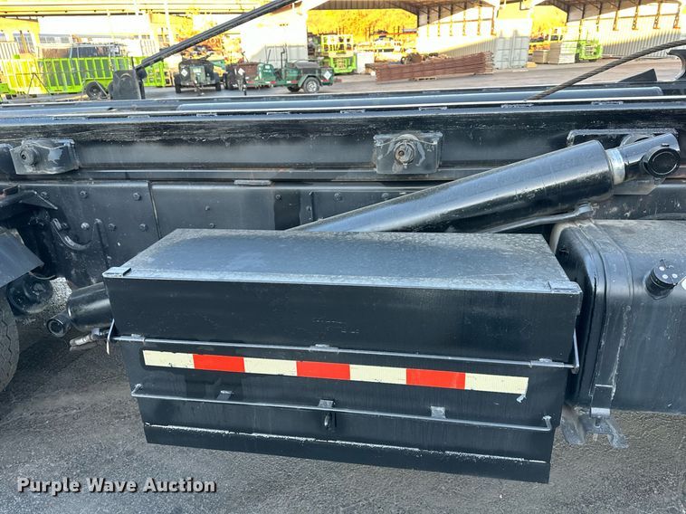 image for item NL9134 1996 Mack MR688S  roll-off container truck