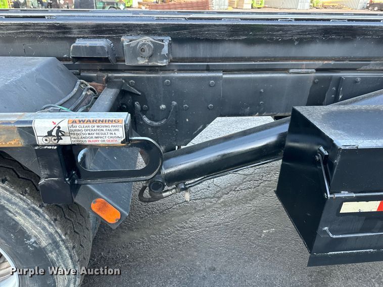 image for item NL9134 1996 Mack MR688S  roll-off container truck