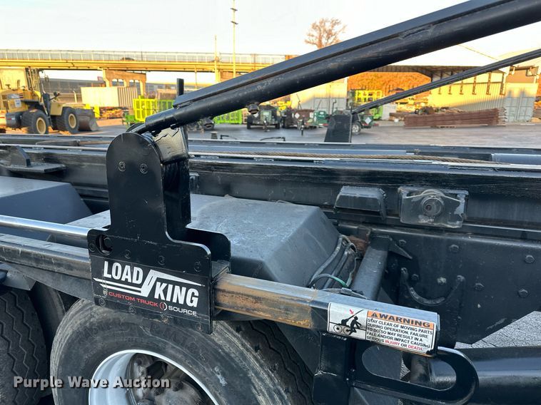 image for item NL9134 1996 Mack MR688S  roll-off container truck