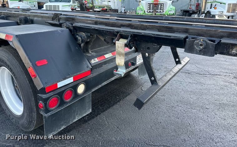 image for item NL9134 1996 Mack MR688S  roll-off container truck