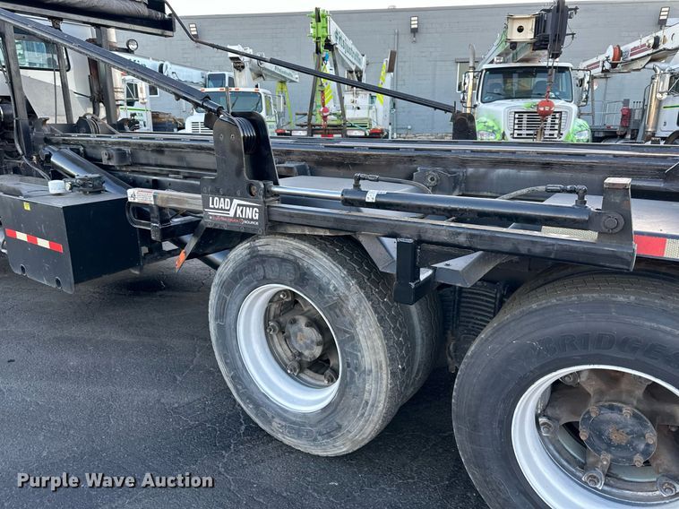 image for item NL9134 1996 Mack MR688S  roll-off container truck