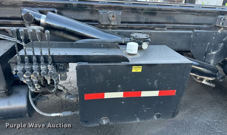 image for item NL9134 1996 Mack MR688S  roll-off container truck