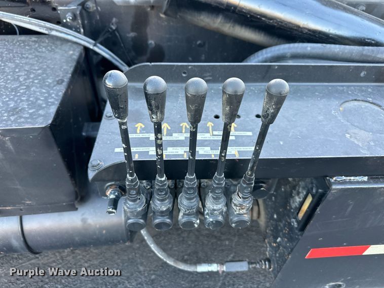 image for item NL9134 1996 Mack MR688S  roll-off container truck