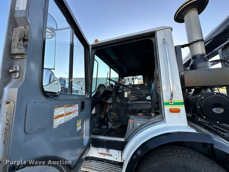 image for item NL9134 1996 Mack MR688S  roll-off container truck