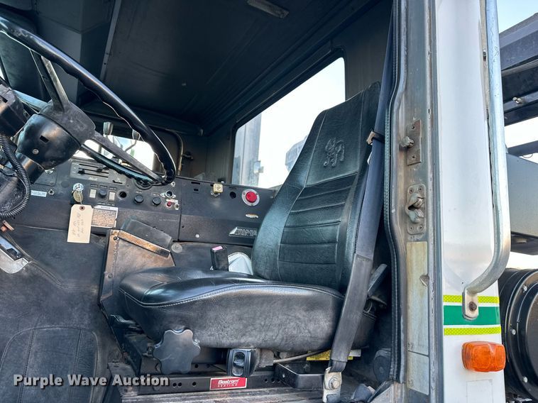 image for item NL9134 1996 Mack MR688S  roll-off container truck