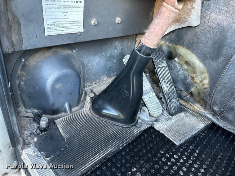 image for item NL9134 1996 Mack MR688S  roll-off container truck