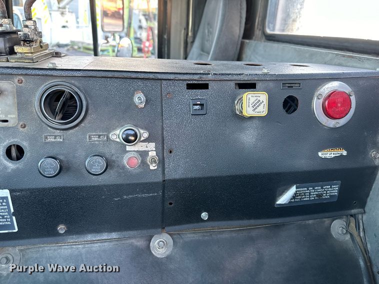 image for item NL9134 1996 Mack MR688S  roll-off container truck