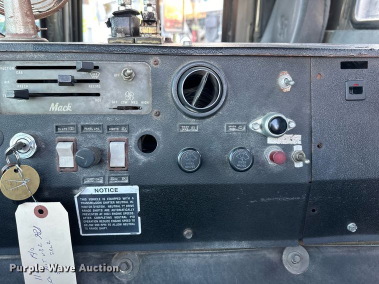 image for item NL9134 1996 Mack MR688S  roll-off container truck