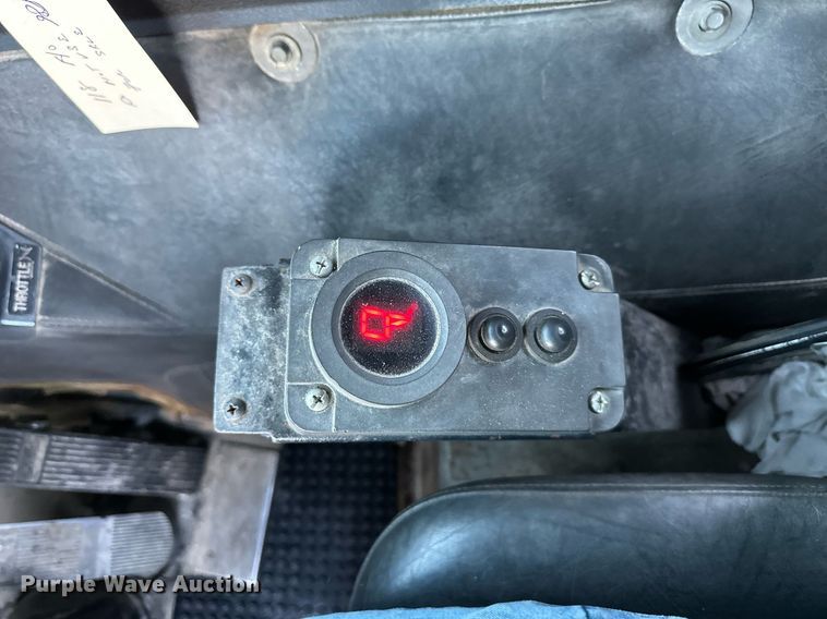 image for item NL9134 1996 Mack MR688S  roll-off container truck