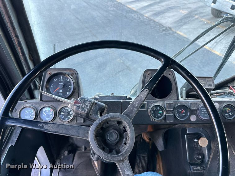 image for item NL9134 1996 Mack MR688S  roll-off container truck