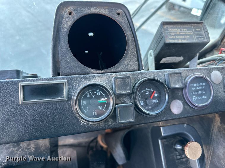 image for item NL9134 1996 Mack MR688S  roll-off container truck