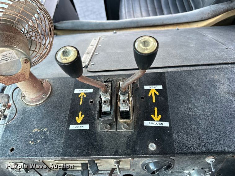 image for item NL9134 1996 Mack MR688S  roll-off container truck