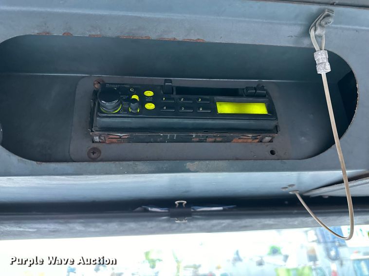 image for item NL9134 1996 Mack MR688S  roll-off container truck