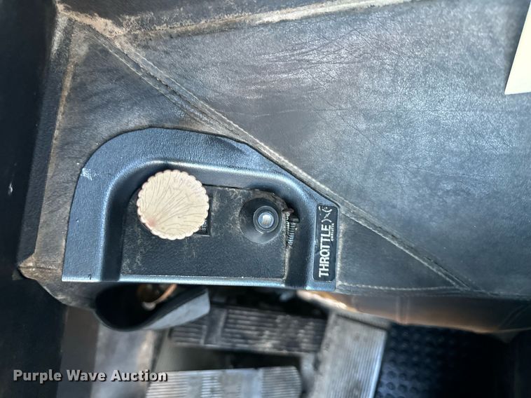 image for item NL9134 1996 Mack MR688S  roll-off container truck