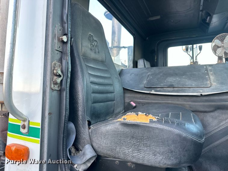 image for item NL9134 1996 Mack MR688S  roll-off container truck