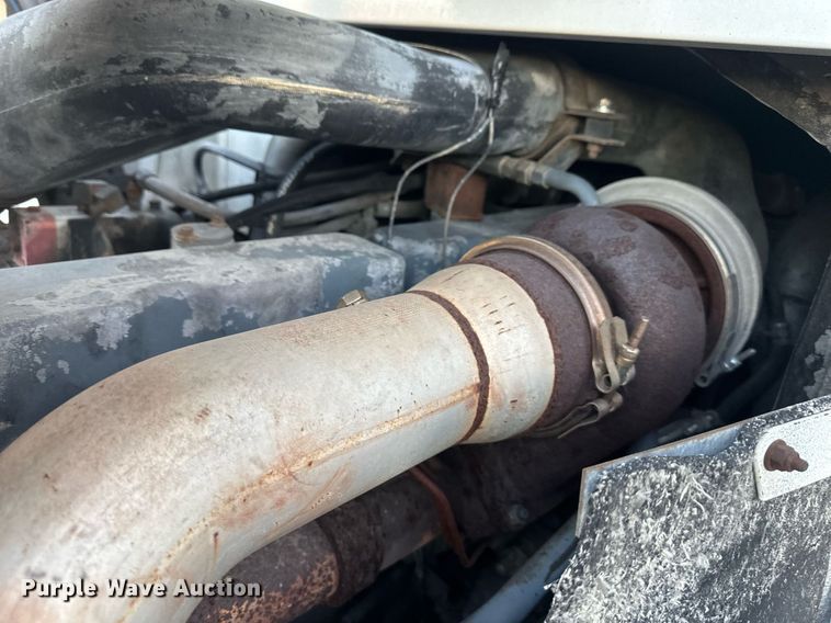 image for item NL9134 1996 Mack MR688S  roll-off container truck