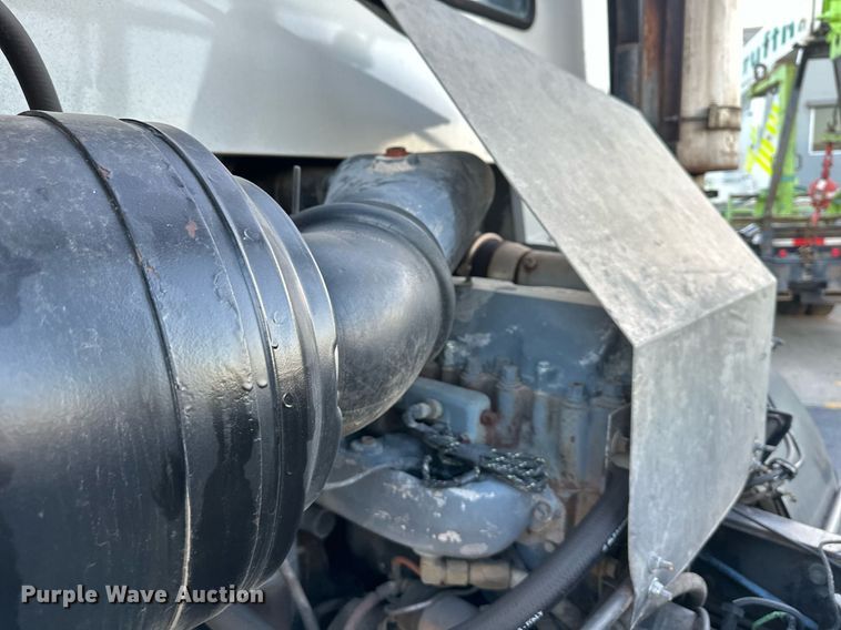 image for item NL9134 1996 Mack MR688S  roll-off container truck