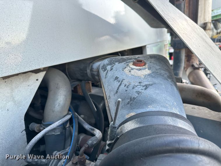 image for item NL9134 1996 Mack MR688S  roll-off container truck