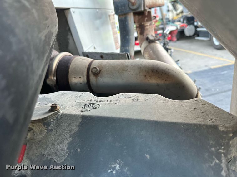 image for item NL9134 1996 Mack MR688S  roll-off container truck