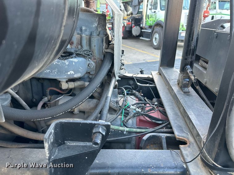 image for item NL9134 1996 Mack MR688S  roll-off container truck