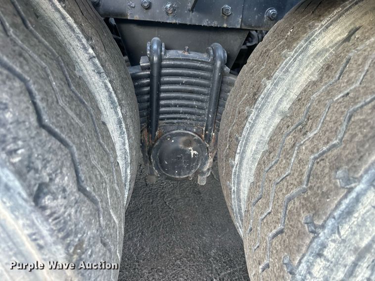 image for item NL9134 1996 Mack MR688S  roll-off container truck