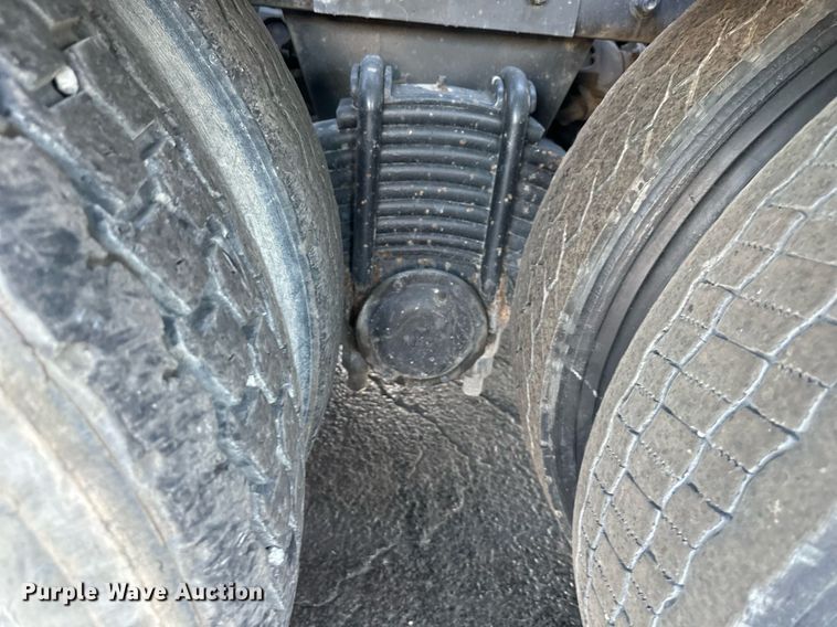 image for item NL9134 1996 Mack MR688S  roll-off container truck