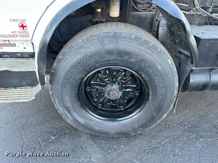 image for item NL9134 1996 Mack MR688S  roll-off container truck