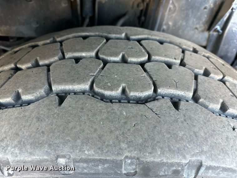 image for item NL9134 1996 Mack MR688S  roll-off container truck