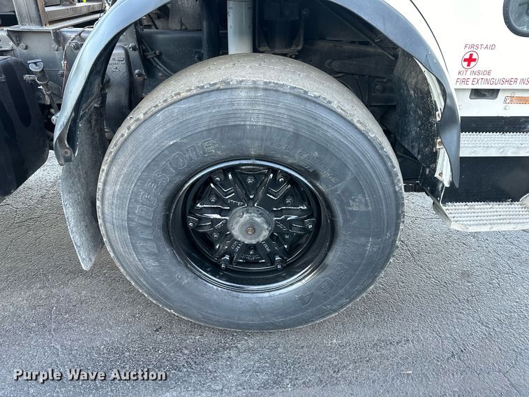 image for item NL9134 1996 Mack MR688S  roll-off container truck